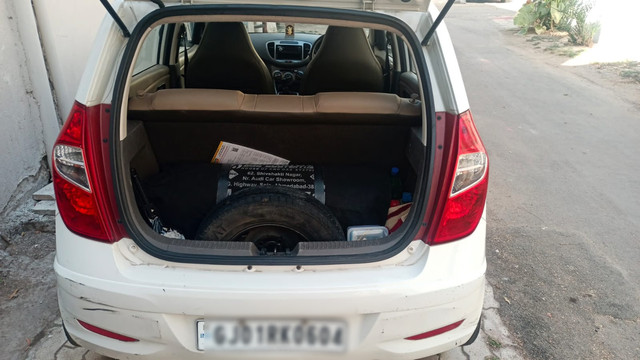 Second-hand 2015 Hyundai i10 Magna 1.1 iTech SE for sale in Ahmedabad-3