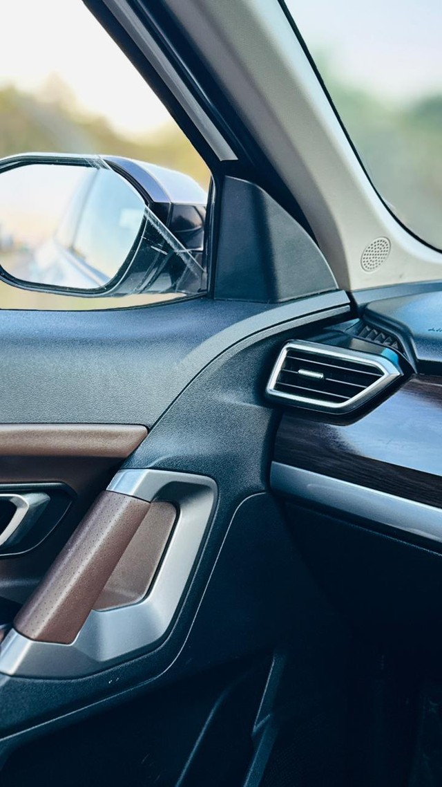 Second-hand 2022 Tata Harrier XZA Plus AT BSVI for sale in Surat-6