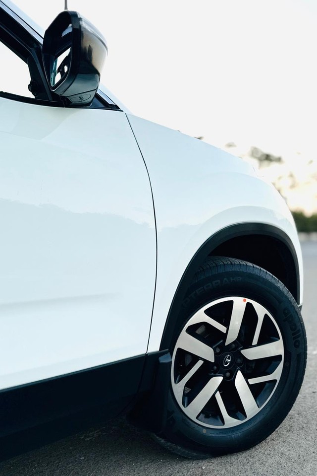 Second-hand 2022 Tata Harrier XZA Plus AT BSVI for sale in Surat-5