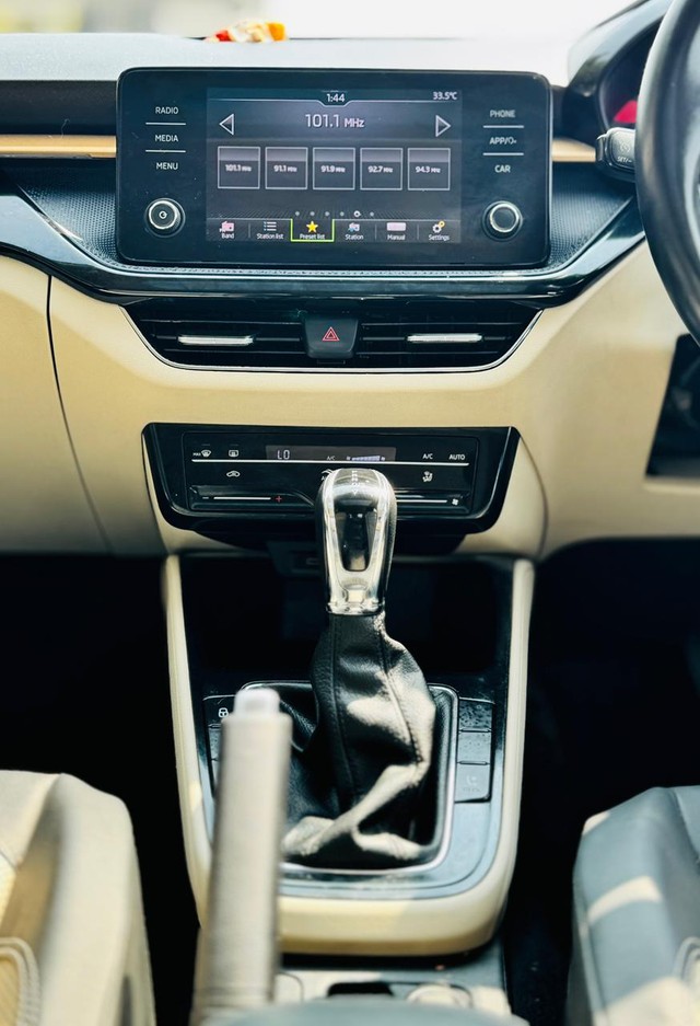 Skoda Slavia 1.0 TSI Style AT BSVI Second-hand 2022 Skoda Slavia 1.0 TSI Style AT BSVI for sale in Surat-8