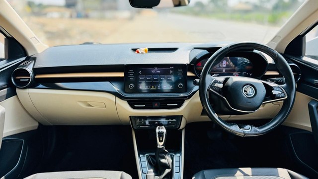 Skoda Slavia 1.0 TSI Style AT BSVI Second-hand 2022 Skoda Slavia 1.0 TSI Style AT BSVI for sale in Surat-6