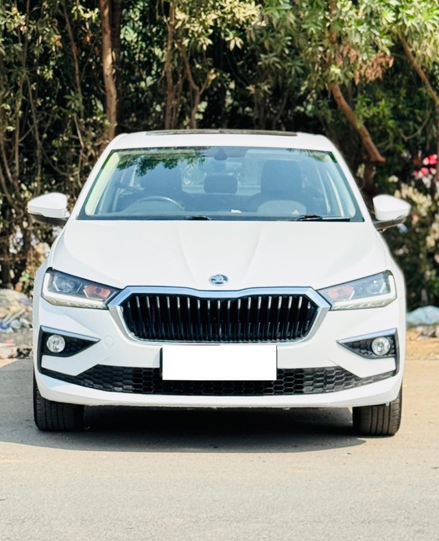 Skoda Slavia 1.0 TSI Style AT BSVI Second-hand 2022 Skoda Slavia 1.0 TSI Style AT BSVI for sale in Surat-4