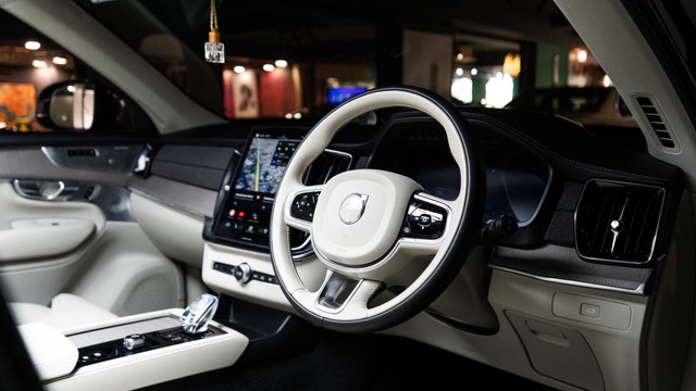 Second-hand 2025 Volvo XC90 B5 AWD Mild hybrid Ultra for sale in New Delhi-12