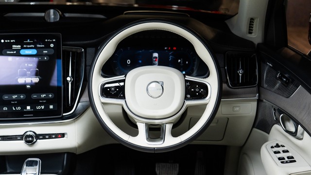 Second-hand 2025 Volvo XC90 B5 AWD Mild hybrid Ultra for sale in New Delhi-18