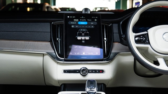 Second-hand 2025 Volvo XC90 B5 AWD Mild hybrid Ultra for sale in New Delhi-9