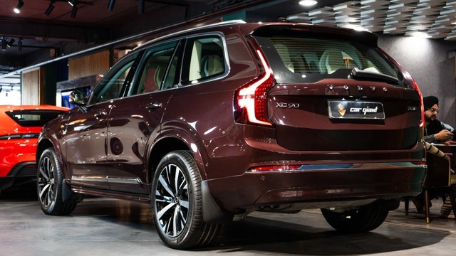 Second-hand 2025 Volvo XC90 B5 AWD Mild hybrid Ultra for sale in New Delhi-17