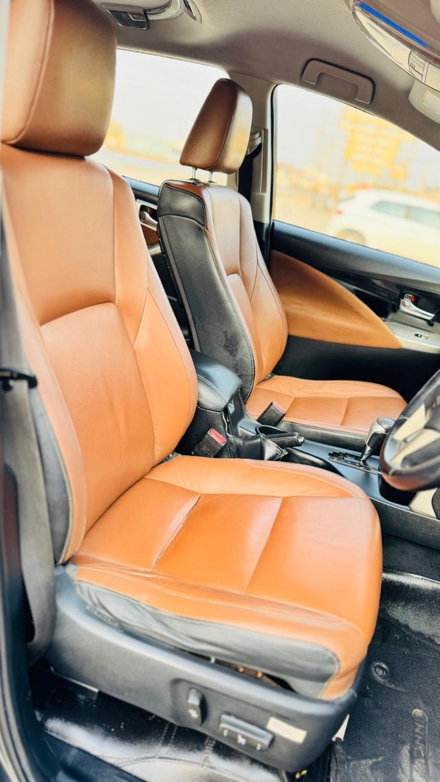 Second-hand 2016 Toyota Innova 2.5 G (Diesel) 7 Seater BS IV for sale in Surat-12