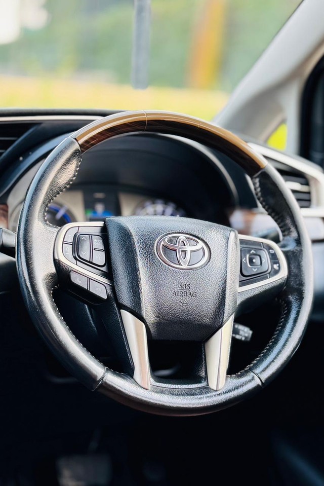 Second-hand 2016 Toyota Innova 2.5 G (Diesel) 7 Seater BS IV for sale in Surat-11