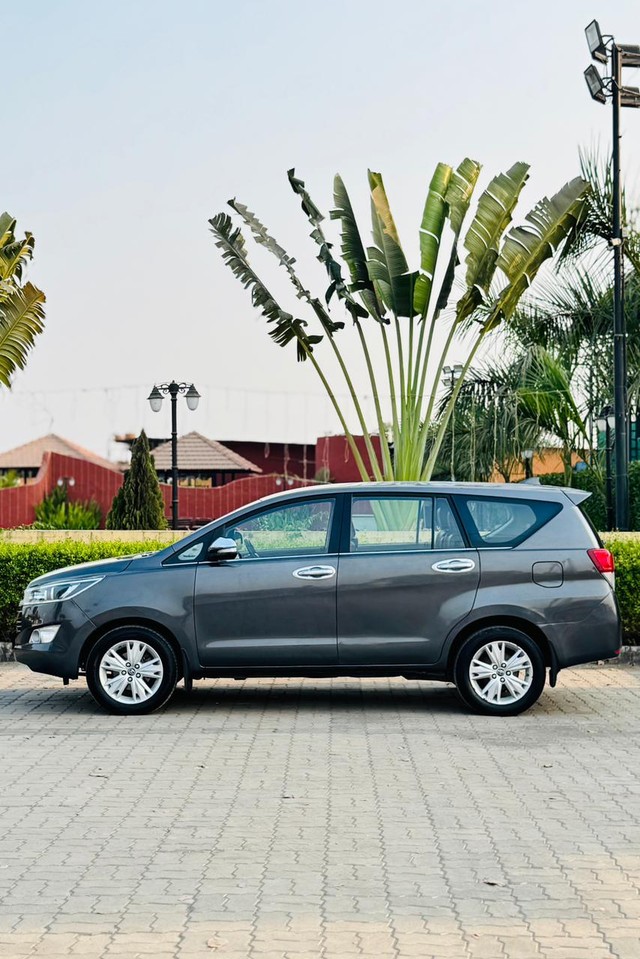 Second-hand 2016 Toyota Innova 2.5 G (Diesel) 7 Seater BS IV for sale in Surat-3