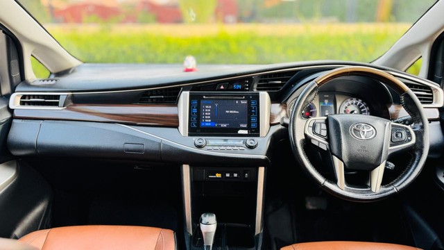 Second-hand 2016 Toyota Innova 2.5 G (Diesel) 7 Seater BS IV for sale in Surat-6