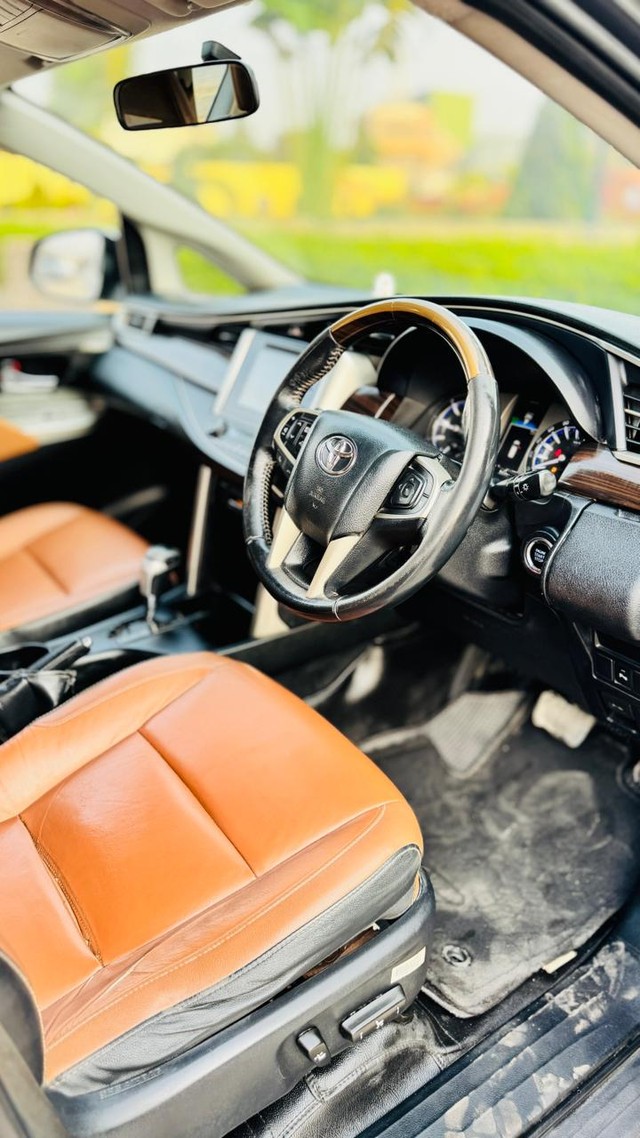 Second-hand 2016 Toyota Innova 2.5 G (Diesel) 7 Seater BS IV for sale in Surat-17