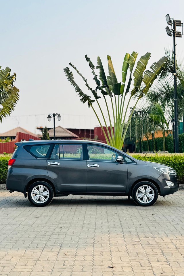 Second-hand 2016 Toyota Innova 2.5 G (Diesel) 7 Seater BS IV for sale in Surat-1