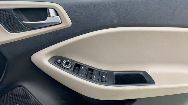 Second-hand 2015 Hyundai i20 Asta 1.2 for sale in Thane-17