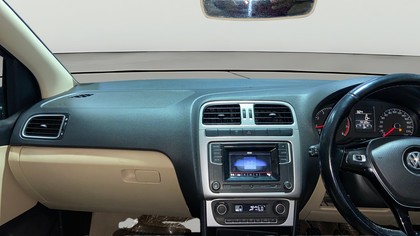 Volkswagen Polo 1.2 MPI Highline Second-hand 2017 Volkswagen Polo 1.2 MPI Highline for sale in Surat