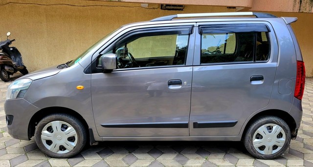 Second-hand 2017 Maruti Suzuki Wagon R AMT VXI for sale in Mumbai-3
