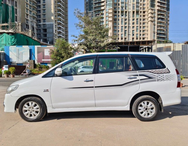 Second-hand 2011 Toyota Innova 2.5 V Diesel 8-seater for sale in Mumbai-3