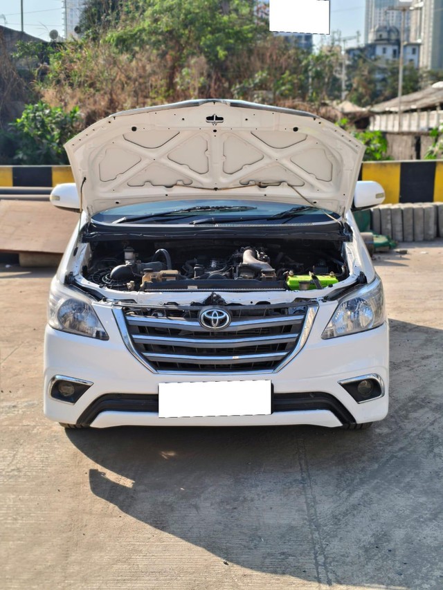 Second-hand 2011 Toyota Innova 2.5 V Diesel 8-seater for sale in Mumbai-12