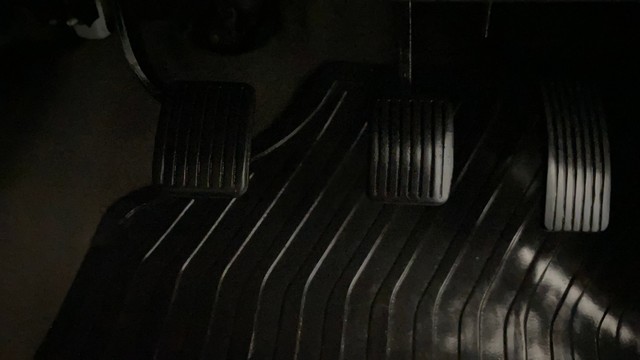 Second-hand 2015 Hyundai i10 Magna 1.1L for sale in Lucknow-14