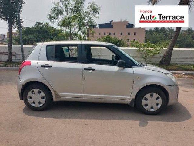 Maruti Suzuki Swift VXI Second-hand 2011 Maruti Suzuki Swift VXI for sale in Pondicherry-1