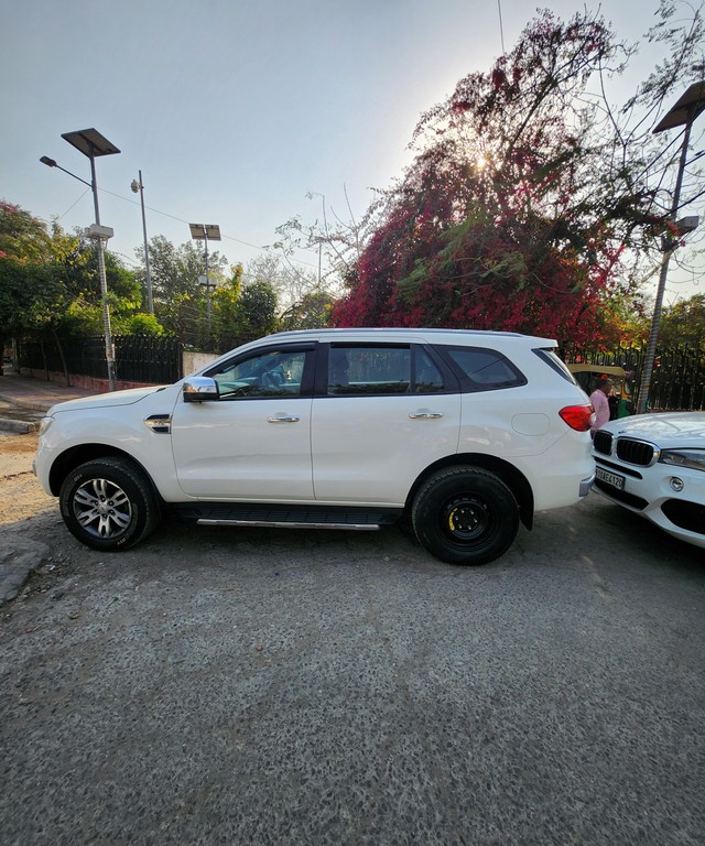 Ford Endeavour 2.2 Titanium AT 4X2 Second-hand 2016 Ford Endeavour 2.2 Titanium AT 4X2 for sale in New Delhi-3