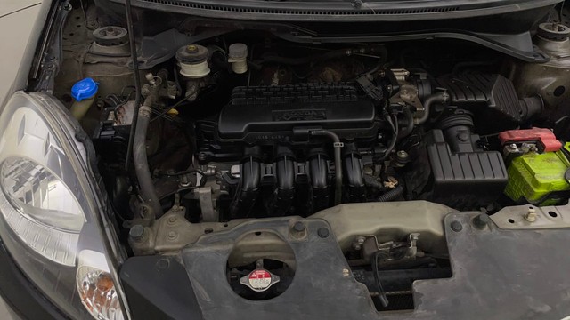 Second-hand 2013 Honda Brio V MT for sale in Mysore-39