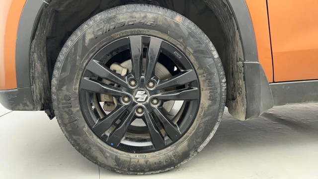 Second-hand 2018 Maruti Suzuki Vitara Brezza ZDi Plus Dual Tone for sale in Ahmedabad-20