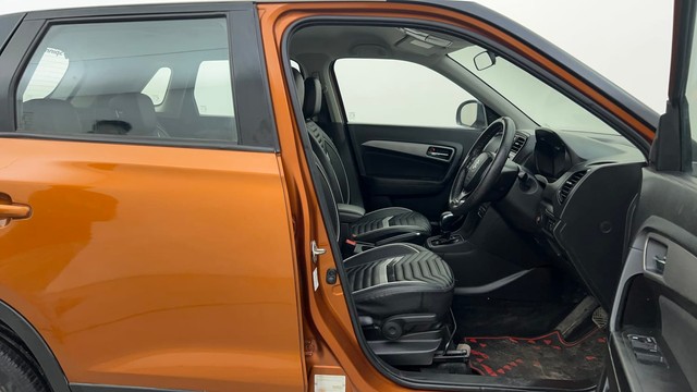 Second-hand 2018 Maruti Suzuki Vitara Brezza ZDi Plus Dual Tone for sale in Ahmedabad-15