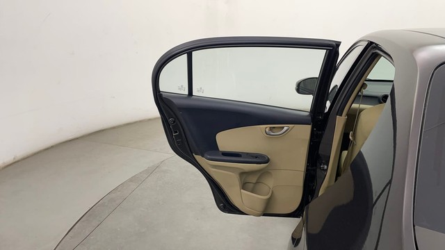 Second-hand 2015 Honda Amaze VX i-VTEC for sale in Chennai-32