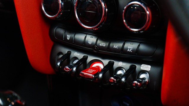 Second-hand 2019 Mini Cooper Convertible S for sale in New Delhi-7