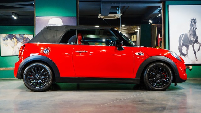 Second-hand 2019 Mini Cooper Convertible S for sale in New Delhi-4