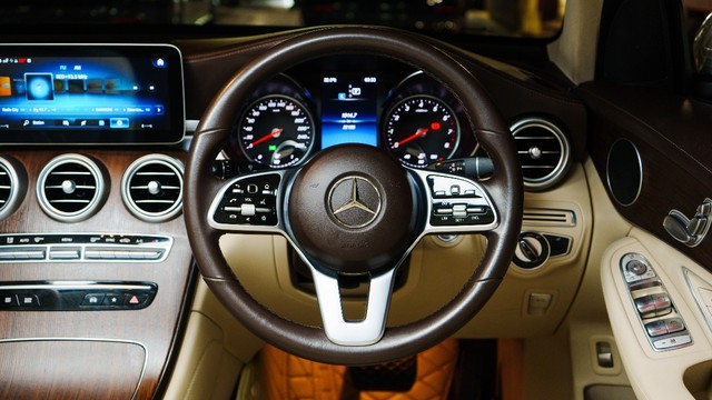 Second-hand 2020 Mercedes-Benz GLC 200 for sale in New Delhi-9