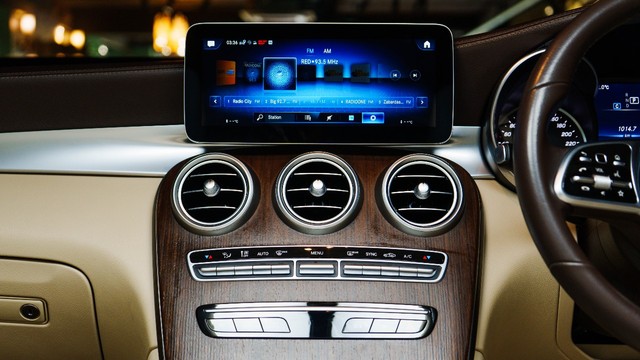 Second-hand 2020 Mercedes-Benz GLC 200 for sale in New Delhi-8