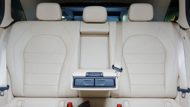 Second-hand 2020 Mercedes-Benz GLC 200 for sale in New Delhi-19