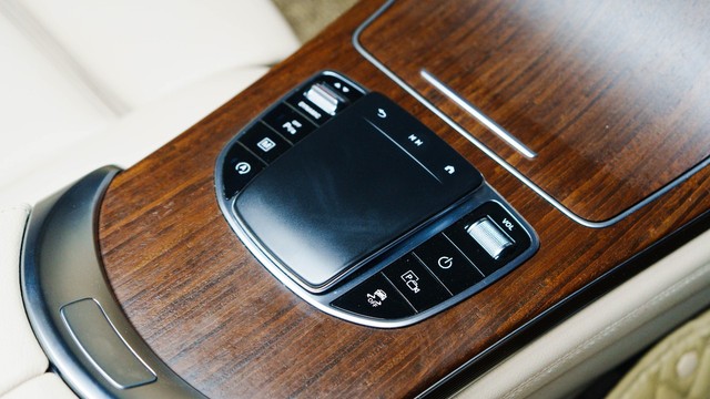 Second-hand 2020 Mercedes-Benz GLC 200 for sale in New Delhi-7