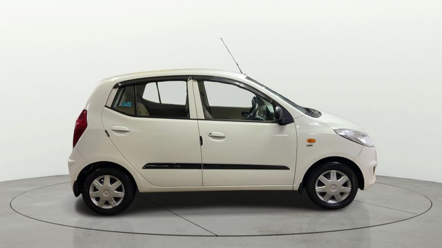 Hyundai i10 Magna 1.1L Second-hand 2016 Hyundai i10 Magna 1.1L for sale in Surat-1