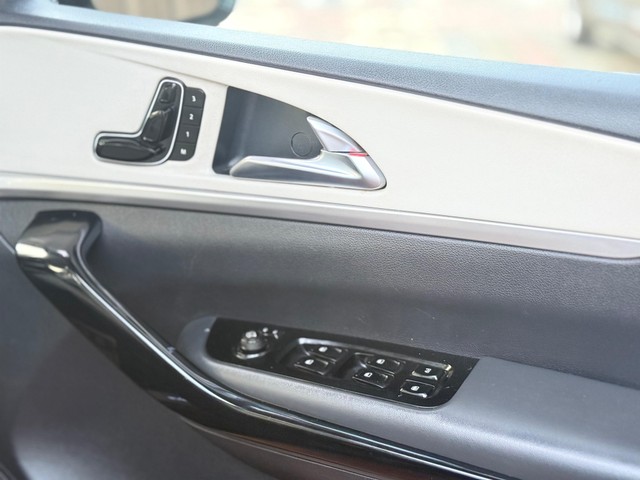 Second-hand 2022 Mahindra XUV700 AX7 Diesel AT BSVI for sale in Surat-12