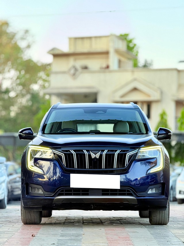 Second-hand 2022 Mahindra XUV700 AX7 Diesel AT BSVI for sale in Surat-4