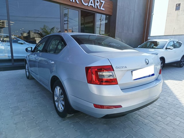 Second-hand 2014 Skoda Octavia Elegance 2.0 TDI AT for sale in Ludhiana-5