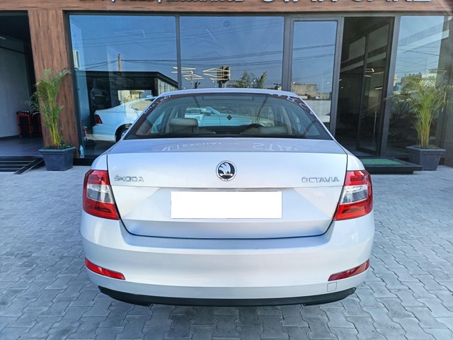 Second-hand 2014 Skoda Octavia Elegance 2.0 TDI AT for sale in Ludhiana-1
