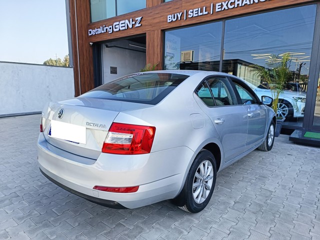 Second-hand 2014 Skoda Octavia Elegance 2.0 TDI AT for sale in Ludhiana-4