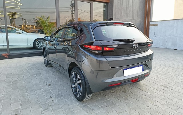 Second-hand 2023 Tata Altroz XZ Plus S for sale in Ludhiana-5