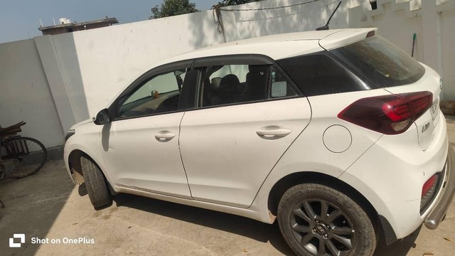 Second-hand 2020 Hyundai i20 Sportz Plus for sale in Azamgarh-3