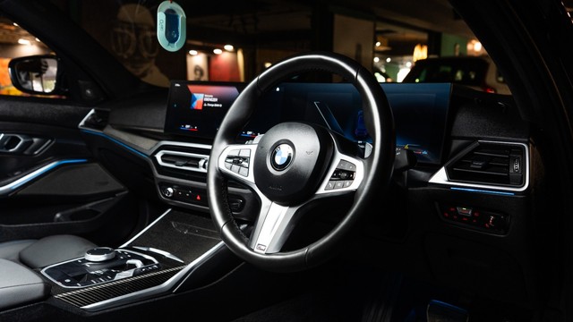 Second-hand 2024 BMW 3 Series M340i xDrive for sale in New Delhi-18