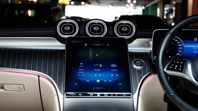 Mercedes-Benz GLC 220d Second-hand 2025 Mercedes-Benz GLC 220d for sale in New Delhi-5