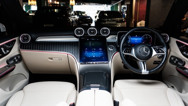 Mercedes-Benz GLC 220d Second-hand 2025 Mercedes-Benz GLC 220d for sale in New Delhi-7