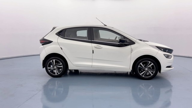 Second-hand 2022 Tata Altroz XZA Plus DCT for sale in Lucknow-2