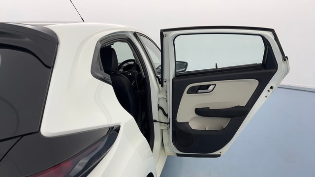 Second-hand 2022 Tata Altroz XZA Plus DCT for sale in Lucknow-24