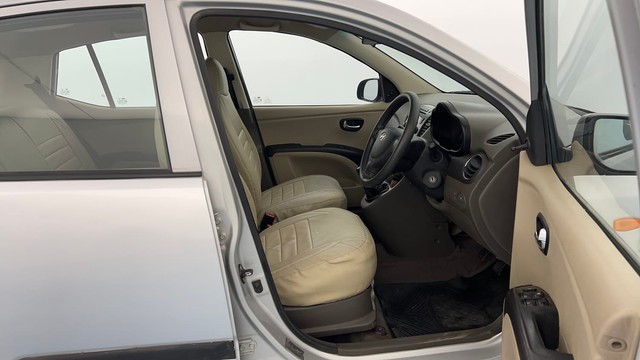 Second-hand 2015 Hyundai i10 Sportz 1.1L for sale in Lucknow-15