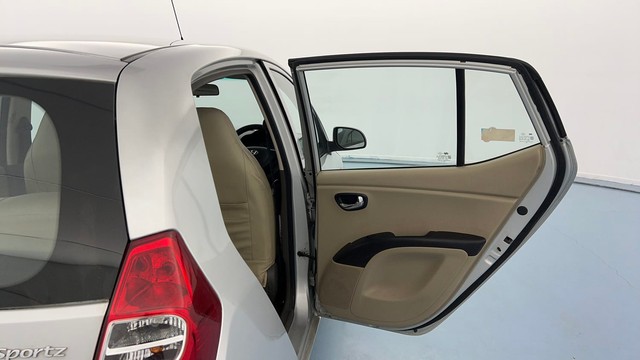 Second-hand 2015 Hyundai i10 Sportz 1.1L for sale in Lucknow-35