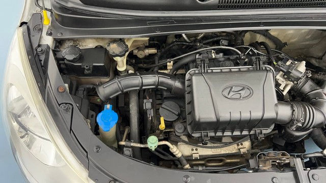 Second-hand 2015 Hyundai i10 Sportz 1.1L for sale in Lucknow-33